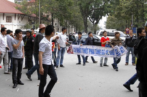 CĐV Hải Phòng phản đối tăng giá vé ở sân Hàng Đẫy...